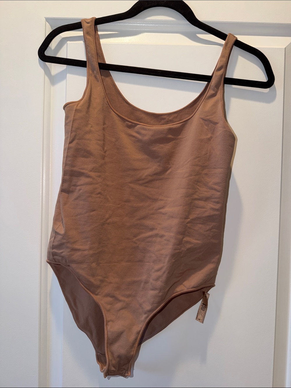 SKIMS Sleeveless Scoop-Neck Bodysuit in Mauve Brown